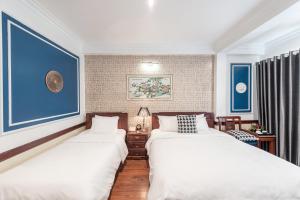Postel nebo postele na pokoji v ubytování Prince II Hotel