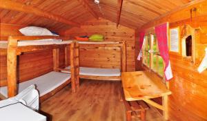 Postel nebo postele na pokoji v ubytování Campsite Leiputrija