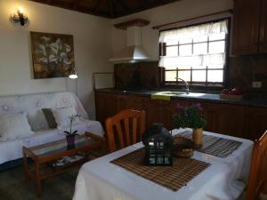 a living room with a table and a couch at Casa Rural Geranios 2 in Tijarafe
