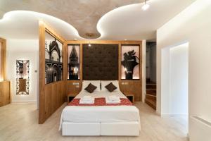 a bedroom with a large white bed in a room at Ca' de la Fonte - WENICE Deep Culture in Venice