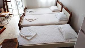 A bed or beds in a room at Nesaea Studio