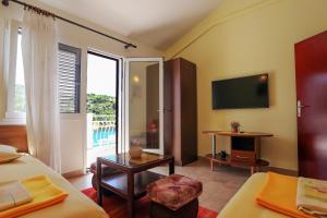 Et tv og/eller underholdning på Seaside Apartments Antičević