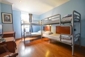 Krevet ili kreveti na kat u jedinici u objektu Baccarat Hostel