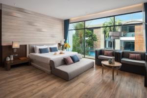 a hotel room with a bed and a couch at Idyllic Concept Resort in Ko Lipe