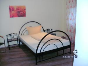 מיטה או מיטות בחדר ב-Hotel am Hindenburgplatz