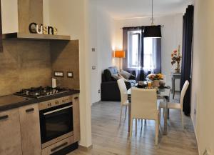 a kitchen and a living room with a table and chairs at B&B Casa Gaia in Città della Pieve