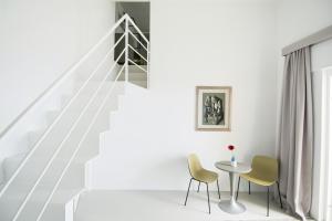 a white room with a table and two chairs at Dimora Talenti in Polignano a Mare