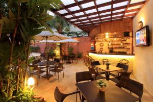 Um restaurante ou outro lugar para comer em Pousada do Almirante