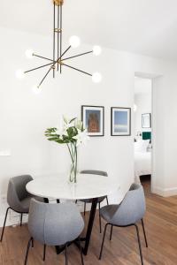 Część wypoczynkowa w obiekcie Mante House - Malasaña Design