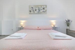 Posteľ alebo postele v izbe v ubytovaní Apartmani NEVA, Pridraga