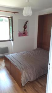 Postel nebo postele na pokoji v ubytování Gîte au calme avec point de vue proche Turenne