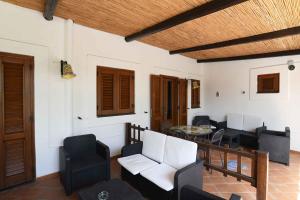 A seating area at Pedra Residence