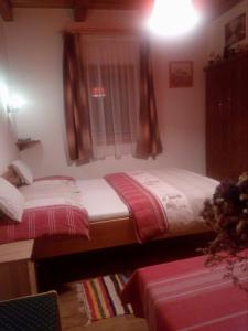 A bed or beds in a room at Vendégmarasztaló Porta