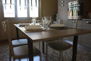 a dining room table with two chairs and a kitchen at Brezza di lago in Salò