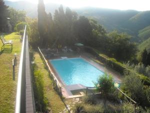 Vista de la piscina de Agriturismo La Corte o d'una piscina que hi ha a prop