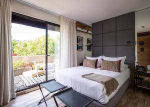 a bedroom with a large bed and a large window at Maison Italia 1029 in Santiago