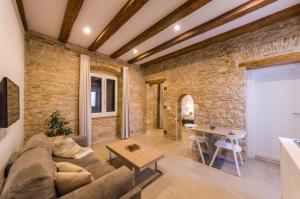 Posezení v ubytování Kostela Luxury Suite by Belmont Realty