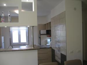 Kuchyňa alebo kuchynka v ubytovaní Ane Apartment