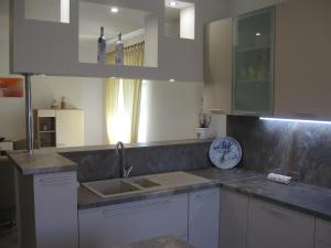 Kuchyňa alebo kuchynka v ubytovaní Ane Apartment