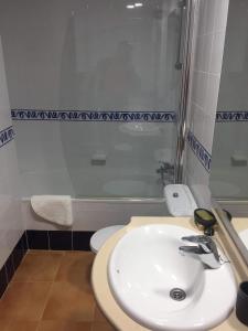 A bathroom at Casa Lina Belavista