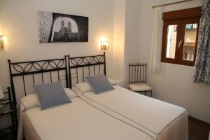 Postel nebo postele na pokoji v ubytování Hostal la posada de Zocodover