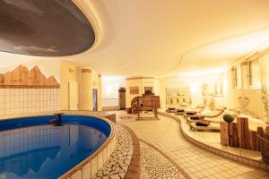Bazén v ubytovaní Hotel Wildschütz alebo v jeho blízkosti