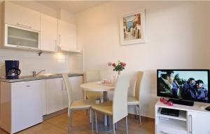 Kuchyňa alebo kuchynka v ubytovaní Apartmani Mila Brela