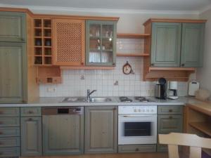 A kitchen or kitchenette at Ferienhaus Resi & Obermoser