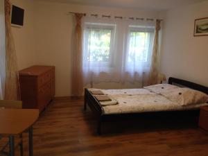 En eller flere senger på et rom på Pokoje goscinne Jaskolcze Gniazdo