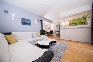 Kuchyňa alebo kuchynka v ubytovaní Apartment Sarena