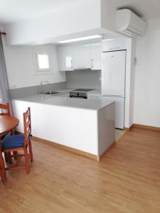 Kuchyňa alebo kuchynka v ubytovaní Live Salou Apartment