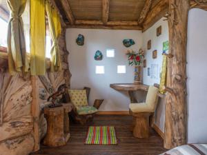 Istumisnurk majutusasutuses Zaysant Ecolodge
