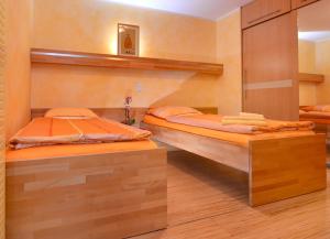 two twin beds in a room with wooden cabinets at Landhaus Hof-Schlenstedt in Stadtallendorf