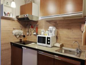 a kitchen with a microwave and a sink at Appartamento con vista sul Cimone in Fiumalbo +59 photos