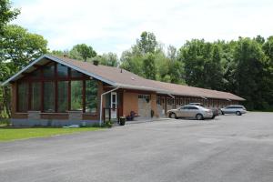 a building with cars parked in a parking lot at Martin's Inn in Cornwall