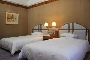 Säng eller sängar i ett rum på Keihanna Plaza Hotel