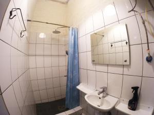 Neptunea Apartments tesisinde bir banyo