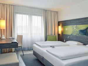 Postel nebo postele na pokoji v ubytování Mercure Hotel Koblenz
