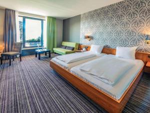 Postel nebo postele na pokoji v ubytování Mercure Hotel Trier Porta Nigra