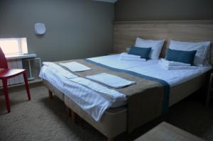Voodi või voodid majutusasutuse Letuchaya Mysh Hotel toas