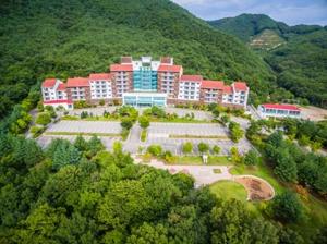 an aerial view of a resort in the middle of a mountain at Muju Ilsung Condo in Muju