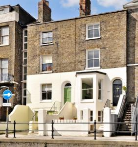 The building where the bed & breakfast is located 