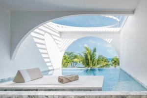 SALA Samui Chaweng Beach Resort内部或周边的泳池