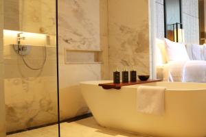 Bagno di JHL Solitaire Gading Serpong