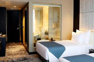 Letto o letti in una camera di JHL Solitaire Gading Serpong