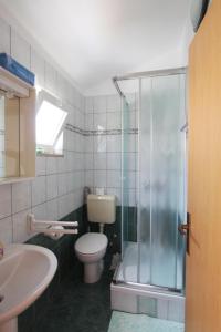 A bathroom at Apartments Ines