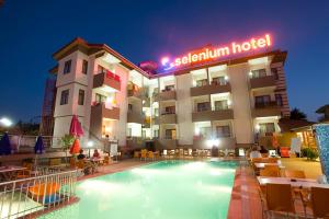 Bassenget på eller i nærheten av Selenium Hotel