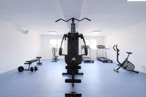 Fitness centrum a/nebo fitness zařízení v ubytování azuLine Hotel Palmanova Garden