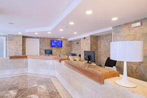 TV a/nebo společenská místnost v ubytování azuLine Hotel Palmanova Garden