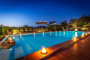 a swimming pool at night with candles in it at Casa Vacanze Casa Italia in Lamporecchio